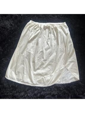 Vintage Cream Ivory Nylon Half Slip Skirt Side Slit Scalloped Lace XS coquette